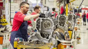 La industria levantó cabeza en marzo, pero siguió debajo del 60%
