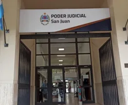 Intimidó a dos chicos con un cuchillo al salir de la escuela y zafó de la cárcel