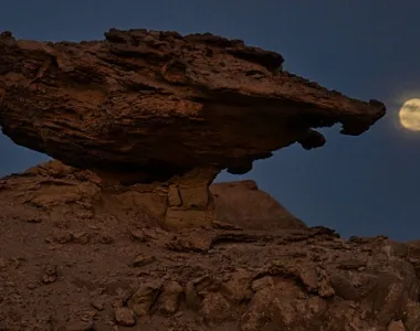 Ischigualasto se viste de plata con su paseo bajo la luna llena