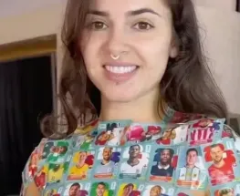 Una modelo brasileña se pegó figuritas del Mundial 2026 en el cuerpo y explotó Instagram