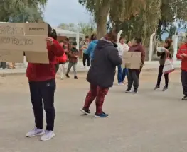 Padres de la Agrotécnica van al corte de la Ruta 150 por la combi sin chofer