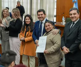 Orrego entregó 118 escrituras y reafirmó el compromiso de avanzar con la regularización dominial en San Juan