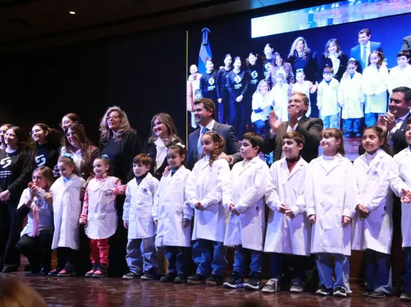 Orrego puso en primer plano los avances en las aulas y premió a los que apuestan por San Juan