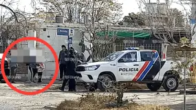 Motochorros sorprendieron a una mamá y sus hijas en Rawson y el barrio quedó en alerta