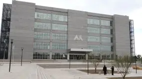 Se hartó de la espera, soltó una amenaza de bomba y armó un despliegue en Mendoza