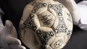 Sale a remate la pelota más famosa de Maradona y puede romper todos los récords