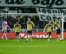 Bochorno de Boca en el Bajo Flores, Riestra lo pasó por arriba y lo goleó 3 a 0