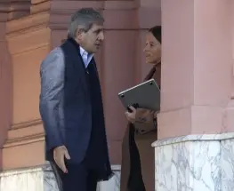 Caputo volvió a cruzar a Kicillof y defendió una reforma que cambia cómo se maneja el Banco Central