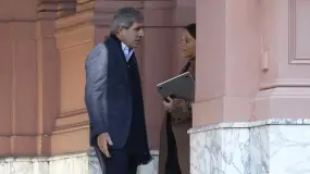 Caputo volvió a cruzar a Kicillof y defendió una reforma que cambia cómo se maneja el Banco Central