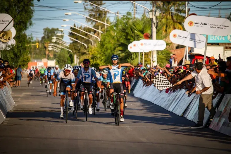 Grand Prix: Gerardo Tivani se proclamó campeón | DelSur Diario