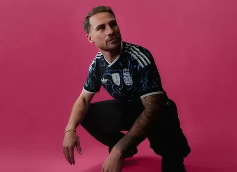 La Selección argentina presentó su camiseta suplente para el Mundial 2026