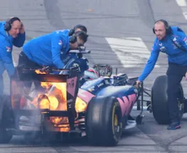 Colapinto hizo vibrar Palermo con una multitud, un clásico de Fangio y un principio de incendio