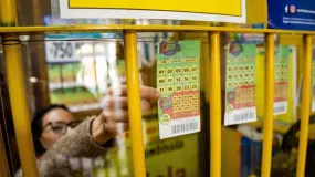 Un sanjuanino festeja fuerte tras pegar un premio millonario en el Telekino