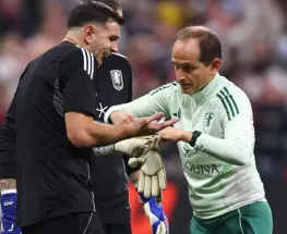 Dibu Martínez sufrió una fractura en un dedo y la Selección ya arma su plan de recuperación