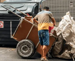 La caída de la pobreza se frenó y enciende alarmas por el bolsillo