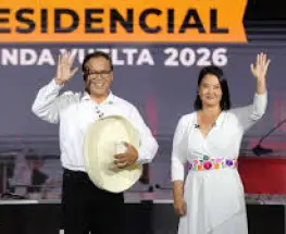 Más de 27 millones de peruanos eligen entre Fujimori y Sánchez en un balotaje caliente