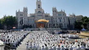 León XIV desató una marea de fieles en la plaza de Cibeles