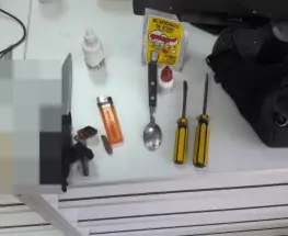 Lo frenaron por un perfume y terminó con cuatro cuchillos encima