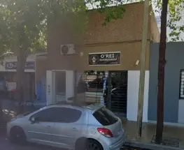 Entraron armados a una barbería, redujeron al dueño y se llevaron un botín millonario