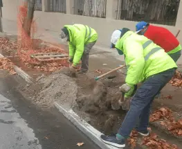Un caño roto en Rivadavia mandó agua hacia Capital y activó un operativo a contrarreloj