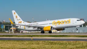 Flybondi sigue vendiendo pasajes aunque acumula más de una semana sin volar