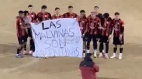Trinidad se sumó al homenaje a la Selección y levantó la bandera por Malvinas