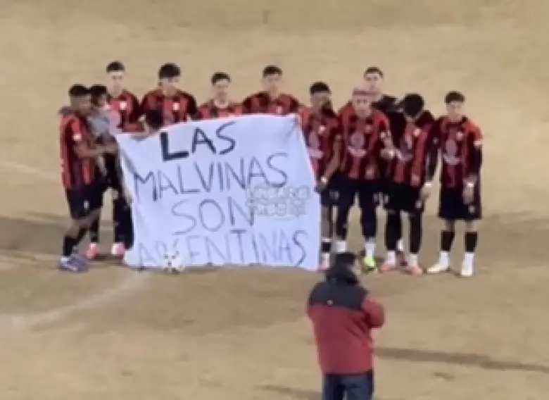 Trinidad se sumó al homenaje a la Selección y levantó la bandera por Malvinas