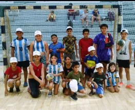 Chicos de las escuelas deportivas de Pocito disfrutan del torneo de Handball