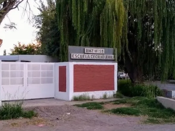 Bochorno en escuela de Rawson: Desaparecieron 14 matafuegos