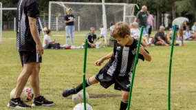 Se metieron en una escuelita de fútbol y se llevaron hasta la pava eléctrica