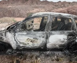 Un auto ardió sobre la Ruta 40 y quedó destruido en cuestión de minutos