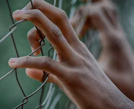 Buscan cortar la AUH a menores condenados por delitos penales