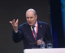 Sturzenegger quiere habilitar firmas manejadas por inteligencia artificial