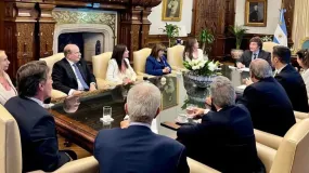 Milei junta a su Gabinete y busca blindar a Adorni en pleno temblor interno