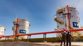YPF mueve la ficha con una inversión récord de US$25.000 millones