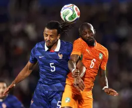 Francia empezó arriba, pero Costa de Marfil le dio vuelta la noche