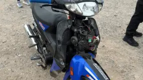 Quisieron escapar con una moto robada en Chimbas y los frenaron a metros del centro de salud