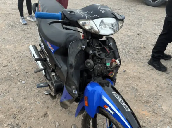 Quisieron escapar con una moto robada en Chimbas y los frenaron a metros del centro de salud