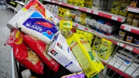 Cada vez hace falta más plata para no caer bajo la línea de pobreza