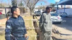 Lo pescaron en Capital cuando se llevaba las tapas de una Toyota estacionada frente a un club