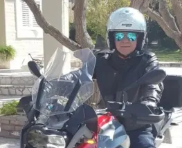 El juez federal Leopoldo Rago Gallo sufrió un accidente en moto