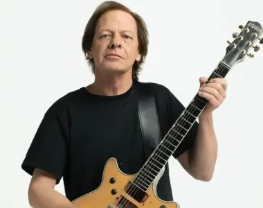 Hospitalizaron de urgencia en Buenos Aires al guitarrista de AC/DC