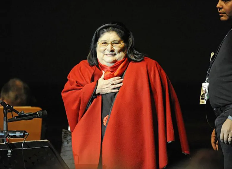 La familia de Mercedes Sosa volvió a pedir la salida del jefe de Radio Nacional Tucumán