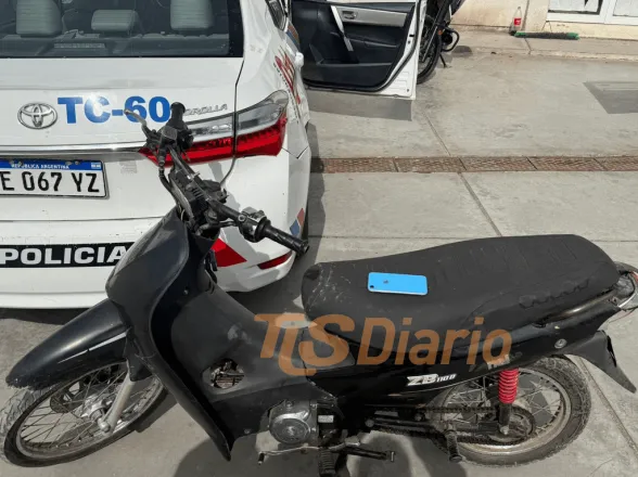 Intentaron hacer pasar una moto robada con un iPhone de por medio y todo terminó mal