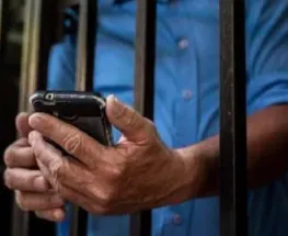 El Gobierno apura un "bloqueo total" de celulares en las cárceles de todo el país