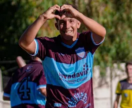 Del Bono pisa fuerte, ganó todo y se corta solo en la cima