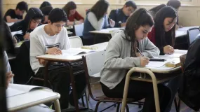 Más demanda que lugares: continúan reubicando estudiantes en secundaria