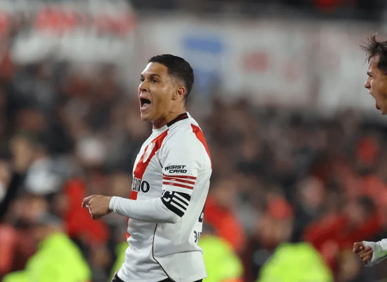 River lo dio vuelta en una noche tremenda y avanzó por penales