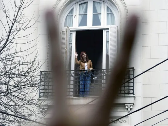 Piden avanzar con el decomiso del departamento donde Cristina Kirchner cumple arresto domiciliario