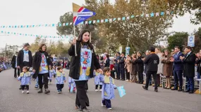 Los jardines municipales coparon las calles de Santa Lucía en un 25 de Mayo a pura emoción